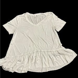 Small white v-neck babydoll blouse, great condition.